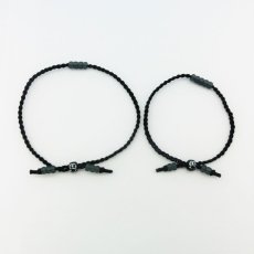 絆＊（左）アンクレット／（右）ブレスレット