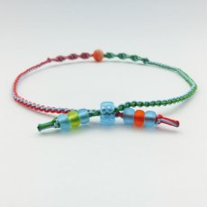 ※アンクレットは左右のビーズが３つずつになります